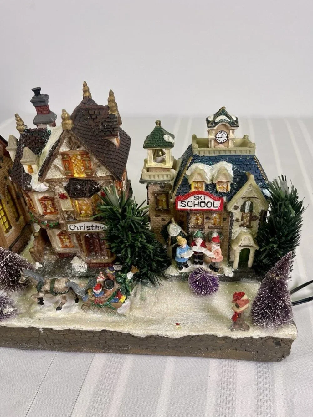 Santas Workbench Fiber Optic Christmas Neighborhood City Lighted House 2004 NEW